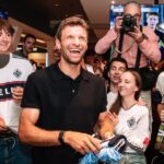 Thomas Müller INCREDIBLE gesture with Whitecaps’ FANS as he ARRIVES in Vancouver