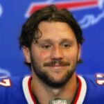 A’ja Wilson GIVES Jackie Young her FLOWERS after Aces BEAT Sky for 14-game WIN STREAK